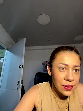 AnnbellaRosse online show from 9, 9, 2025