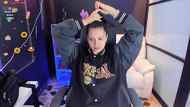TifanyWhite  online show from 20, 3, 2025