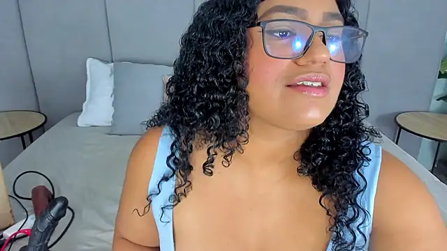 Snapshot of Annie-Wolf chatting on 10, 10, 2025 Annie-Wolf online show from 10, 10, 2025