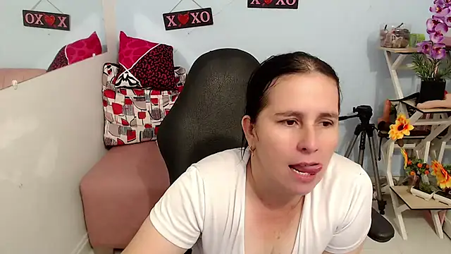 victoria jones online show from 11, 11, 2025