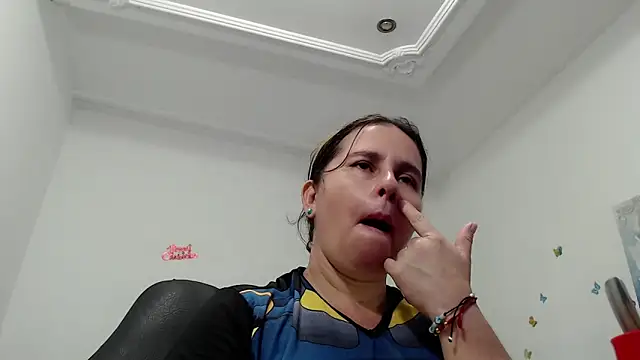 victoria jones online show from 4, 4, 2026