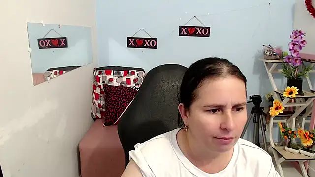 victoria jones online show from 28, 10, 2025