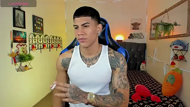 Snapshot of Damian_latinxxx chatting on 4, 2, 2026 Damian latinxxx online show from 4, 2, 2026