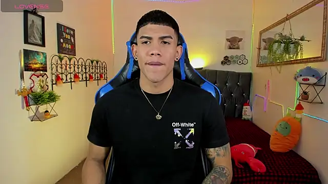 Snapshot of Damian_latinxxx chatting on 5, 2, 2026 Damian latinxxx online show from 5, 2, 2026