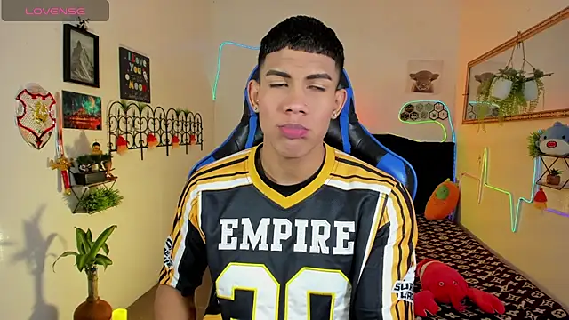 Snapshot of Damian_latinxxx chatting on 9, 2, 2026 Damian latinxxx online show from 9, 2, 2026