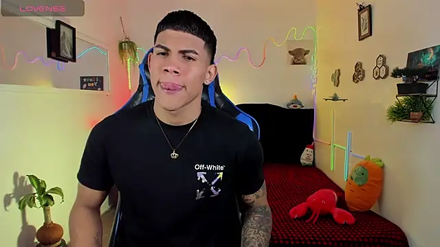 Snapshot of Damian_latinxxx chatting on 13, 2, 2026 Damian latinxxx online show from 13, 2, 2026