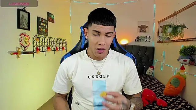 Snapshot of Damian_latinxxx chatting on 2, 2, 2026 Damian latinxxx online show from 2, 2, 2026