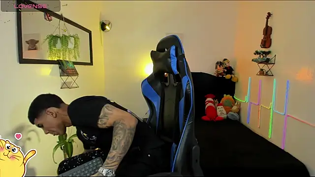 Damian latinxxx online show from 15, 3, 2026