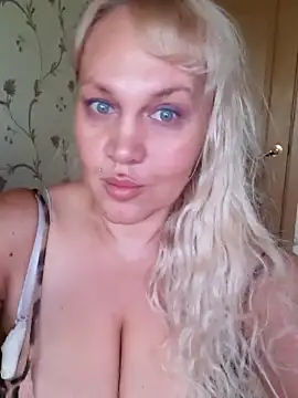 IsabellaBoni online show from 6, 10, 2025