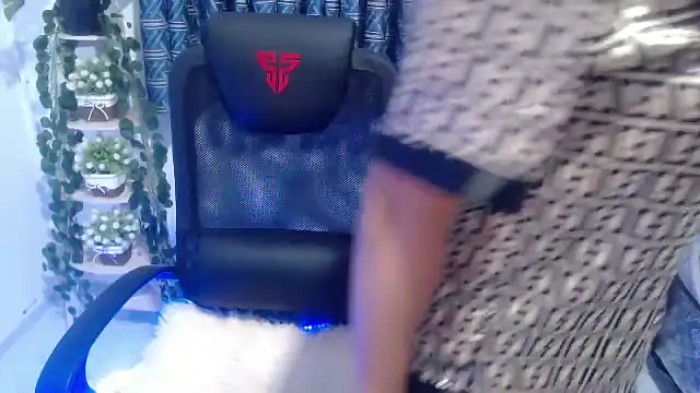 Snapshot of urprincessnicolexxx chatting on 12, 9, 2025 urprincessnicolexxx online show from 12, 9, 2025