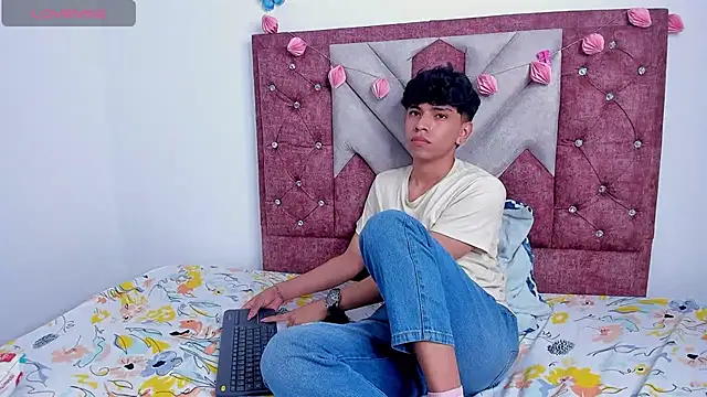 Snapshot of Santy_carrington chatting on 12, 3, 2025 Santy carrington online show from 12, 3, 2025