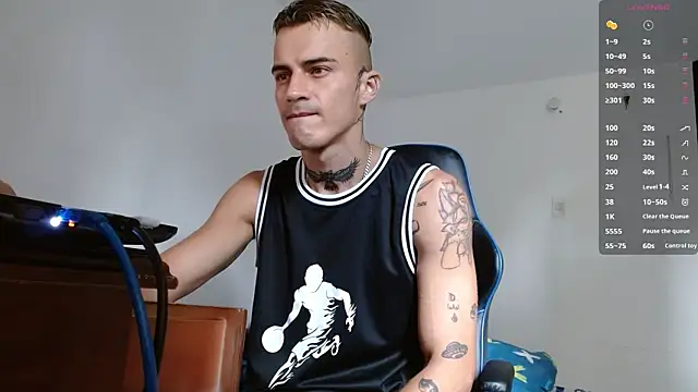 Snapshot of bray_hotboy777 chatting on 26, 11, 2025 bray hotboy777 online show from 26, 11, 2025