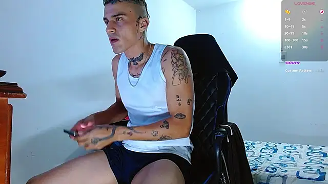 Snapshot of bray_hotboy777 chatting on 11, 11, 2025 bray hotboy777 online show from 11, 11, 2025