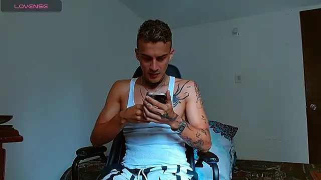 Snapshot of bray_hotboy777 chatting on 1, 11, 2025 bray hotboy777 online show from 1, 11, 2025