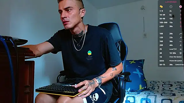 Snapshot of bray_hotboy777 chatting on 12, 11, 2025 bray hotboy777 online show from 12, 11, 2025