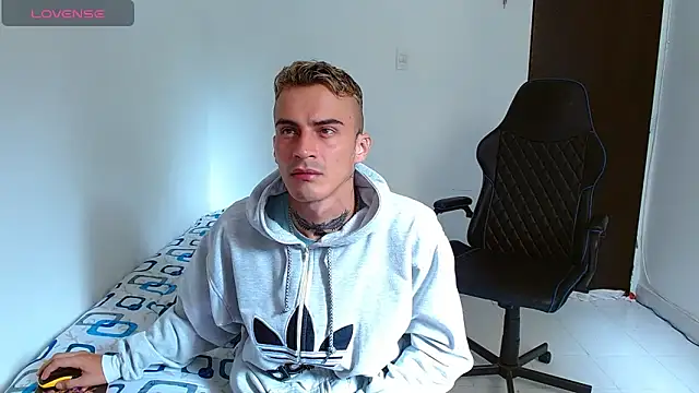 Snapshot of bray_hotboy777 chatting on 12, 10, 2025 bray hotboy777 online show from 12, 10, 2025