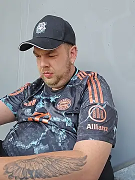 PupW0lfy online show from 15, 9, 2025