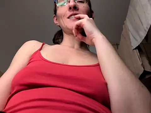 Milky hairy mommy online show from 29, 11, 2025