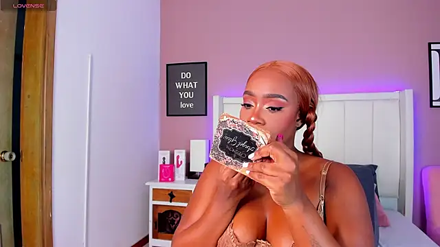 Britanymooree online show from 27, 9, 2025