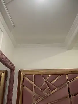 Britanymooree online show from 17, 4, 2026