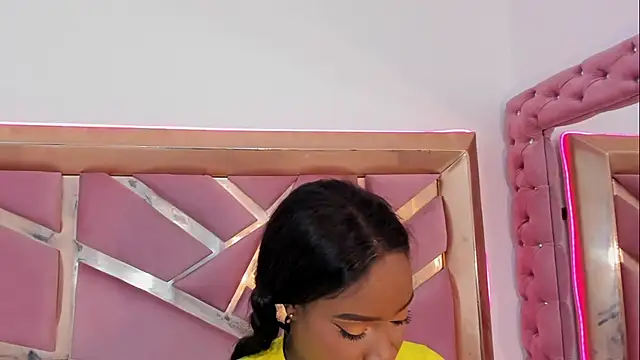 Britanymooree online show from 14, 5, 2026
