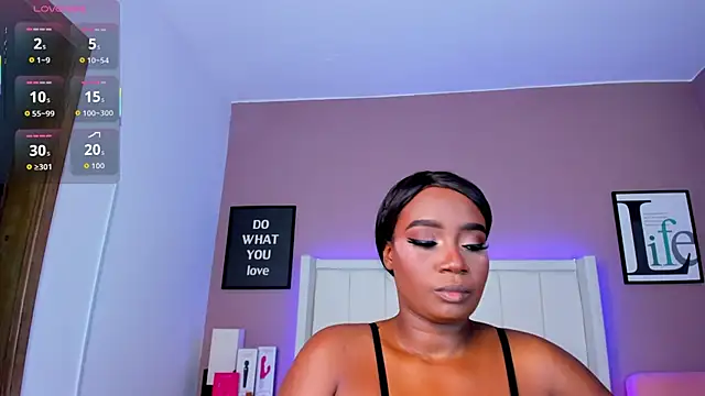 Britanymooree online show from 18, 11, 2025