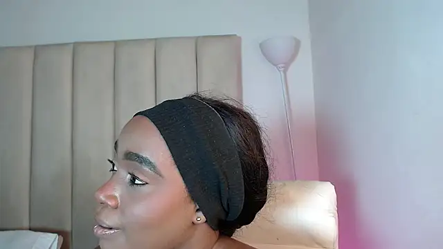Snapshot of Britanymooree chatting on 3, 7, 2026 Britanymooree online show from 3, 7, 2026
