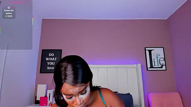 Britanymooree online show from 1, 11, 2025