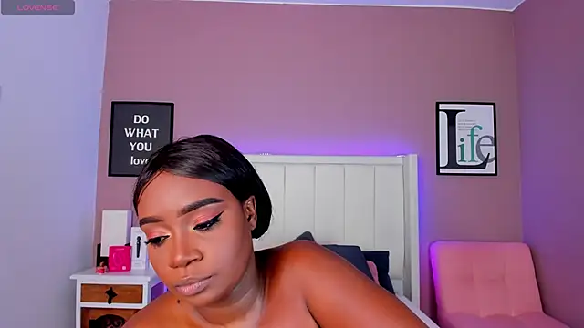 Britanymooree online show from 5, 11, 2025