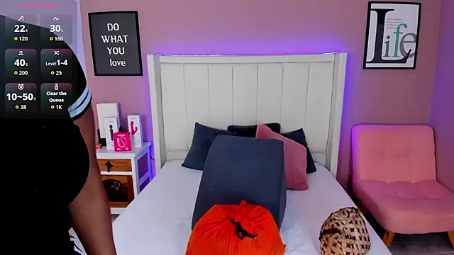 Britanymooree online show from 30, 10, 2025