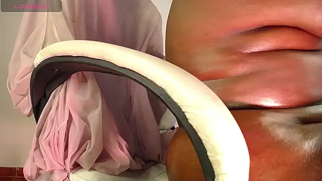 Britanymooree online show from 8, 2, 2025