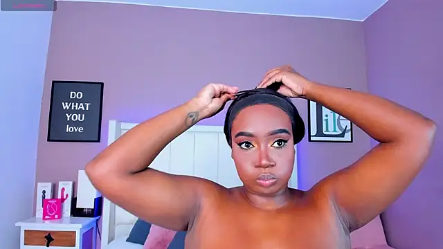 Britanymooree online show from 15, 9, 2025