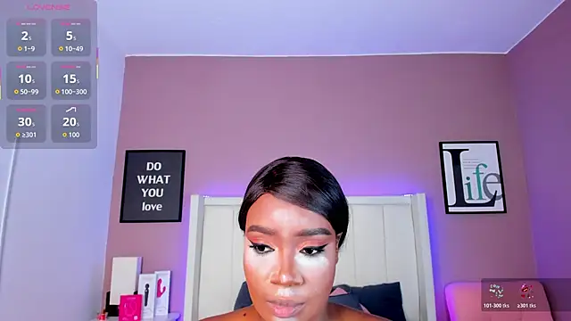 Britanymooree online show from 8, 11, 2025