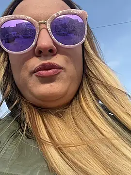 OlgaBuzzz online show from 5, 3, 2025