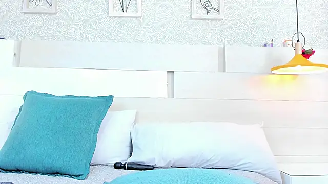 Isabela Coleman online show from 8, 11, 2025