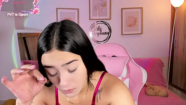 Snapshot of Veronica_isaza__ chatting on 28, 10, 2025 Veronica isaza online show from 28, 10, 2025