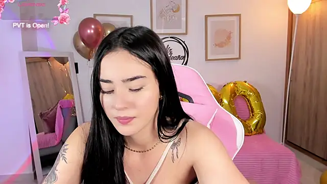 Snapshot of Veronica_isaza__ chatting on 24, 10, 2025 Veronica isaza online show from 24, 10, 2025