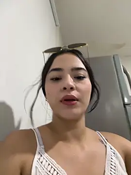 Snapshot of Veronica_isaza__ chatting on 2, 12, 2025 Veronica isaza online show from 2, 12, 2025