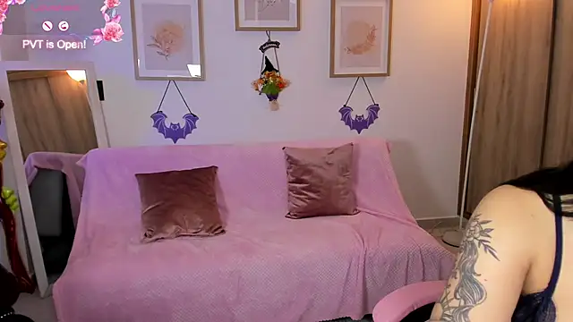 Snapshot of Veronica_isaza__ chatting on 20, 10, 2025 Veronica isaza online show from 20, 10, 2025