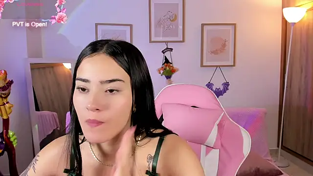 Snapshot of Veronica_isaza__ chatting on 23, 10, 2025 Veronica isaza online show from 23, 10, 2025