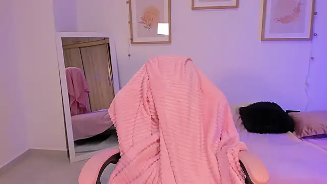 Snapshot of Veronica_isaza__ chatting on 21, 11, 2025 Veronica isaza online show from 21, 11, 2025