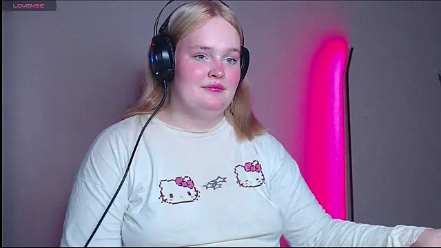 Snapshot of rozzhaos8 chatting on 31, 10, 2025 rozzhaos8 online show from 31, 10, 2025