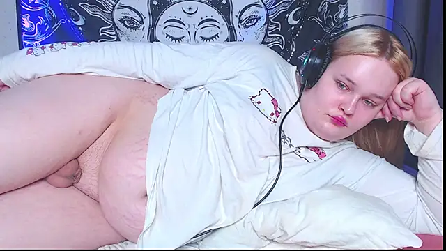 Snapshot of rozzhaos8 chatting on 11, 10, 2025 rozzhaos8 online show from 11, 10, 2025