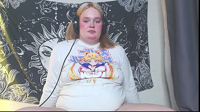 Snapshot of rozzhaos8 chatting on 8, 10, 2025 rozzhaos8 online show from 8, 10, 2025