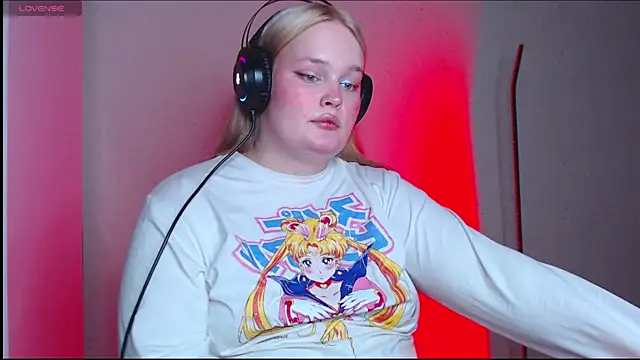 Snapshot of rozzhaos8 chatting on 28, 10, 2025 rozzhaos8 online show from 28, 10, 2025