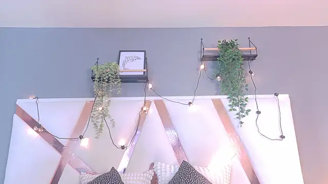 AmbarHills 1 online show from 18, 12, 2025