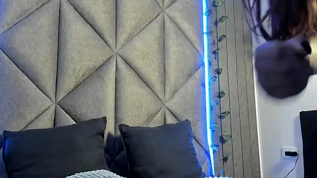 AbbyWathson online show from 5, 4, 2026