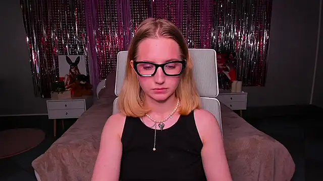 MadelineS69 online show from 4, 3, 2025