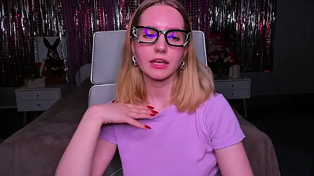 MadelineS69 online show from 22, 3, 2025