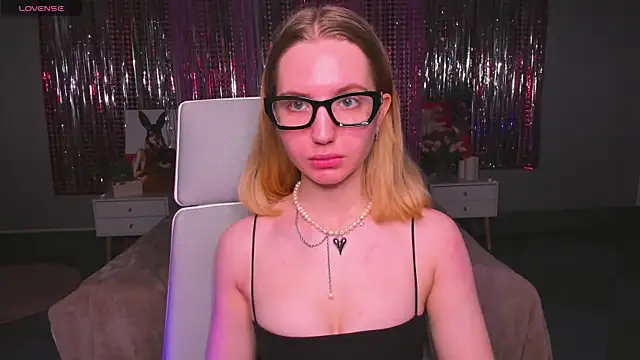 MadelineS69 online show from 15, 3, 2025